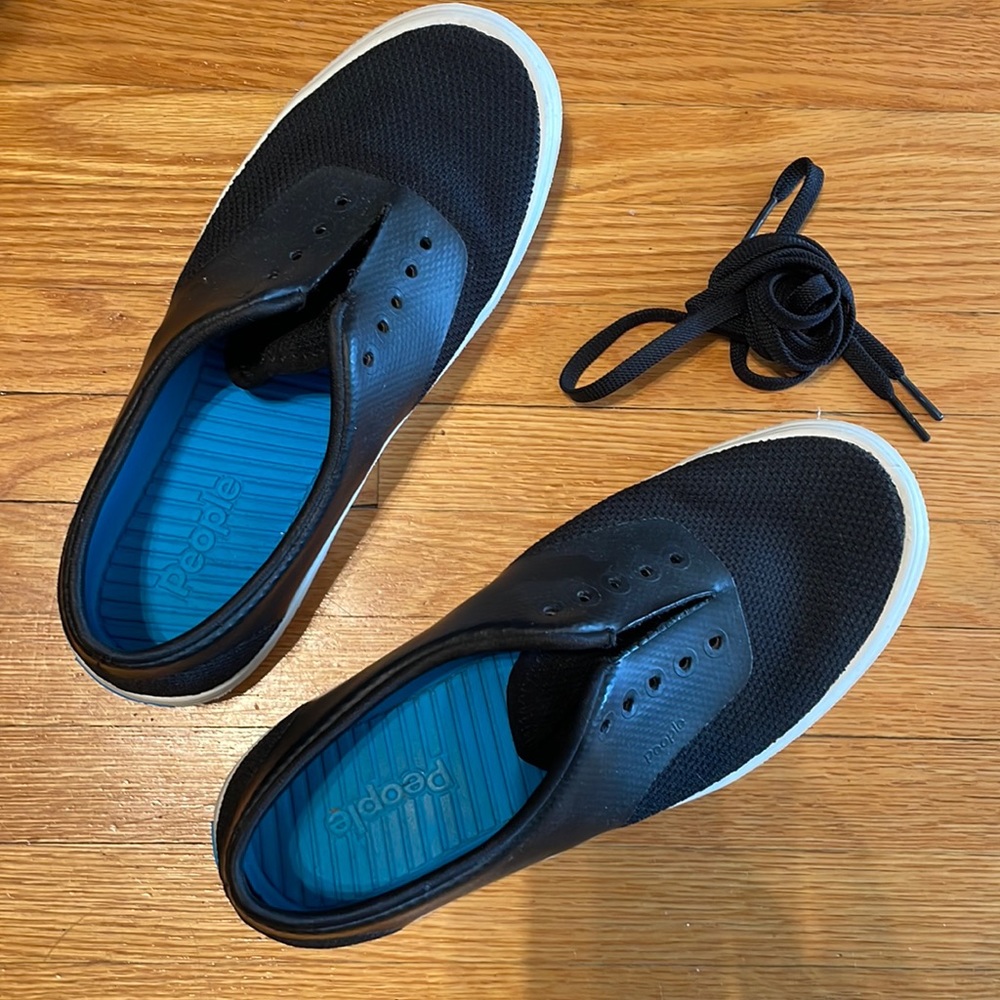People black sneakers NEW